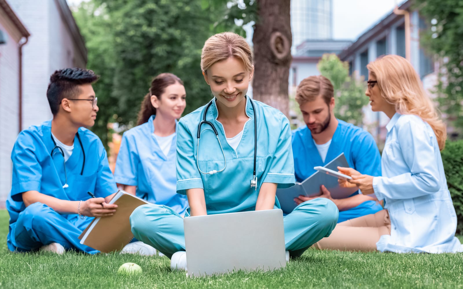 Équipe de médecins en formation